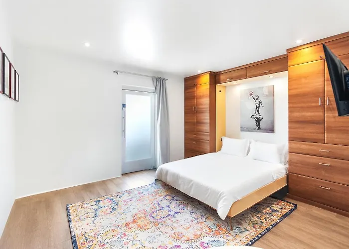 Retro-modern Hideout In Dtph Pool & Parking Apartment Phoenix
