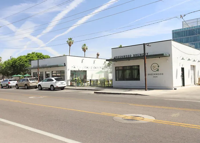 Retro-modern Hideout In Dtph Pool & Parking Phoenix